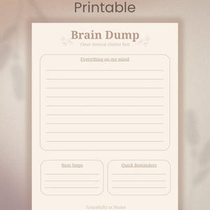 Può includere: Un foglio stampabile "Brain Dump" con sfondo color crema. Include sezioni per "Everything on my mind", "Next Steps" e "Quick Reminders". Il titolo "Brain Dump" e "Instant Download" sono visualizzati in un carattere marrone scuro, per chiarezza mentale.