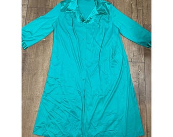 Bata larga de nailon color turquesa estilo vintage de Vanity Fair con ribete de encaje.