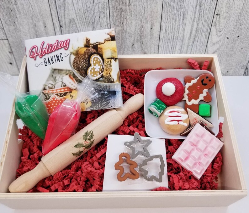 13 Scale PRICE REDUCED Christmas/holiday Baking Gift Set for 18 Inch
