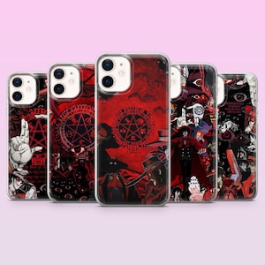 Könnte beinhalten: Fünf Handyhüllen mit einem rot-schwarzen Anime-Design. Jede Hülle hat eine andere Grafik, darunter Pentagramme, Figuren und Illustrationen. Die Hüllen sind aus transparentem Kunststoff.