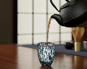 Taza de té de cerámica japonesa artesanal: estilo Tenmoku y elegancia zen
