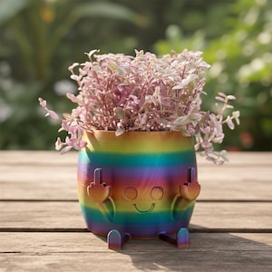 Puede incluir: Una taza de cerámica blanca con un asa negra y el texto "But First, Coffee" en negrita negra. La taza está sobre una superficie blanca. La taza probablemente tiene 325 ml.