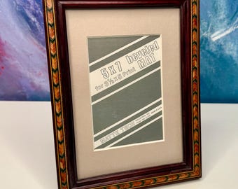 Marco de fotos de 5x7 pulgadas con incrustaciones de madera y marquetería, con cristal, estilo vintage, ideal para colocar sobre una mesa o colgar en la pared.