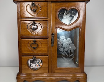 Caja de joyería y caja de música de madera vintage con puertas de cristal grabadas con motivos florales y cuatro cajones, Sankyo Swan Lake, estilo cottagecore de los 90, bailarina.