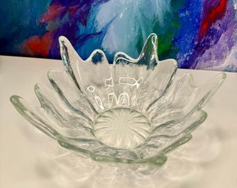 Bol Epic Lotus de Viking Glass, cristal artístico transparente de estilo MCM (Midcentury Modern), centro de mesa minimalista o frutero.