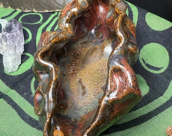Récipient de la déesse Pele Alter Ritual Piece Palo Santo Smudge Dish Feu Forme féminine divine