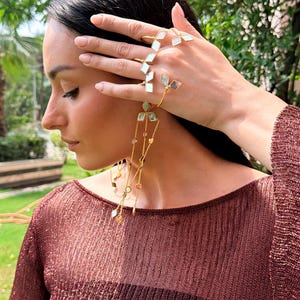 Artisan handcrafted mirror hand bracelet
Luxury inspired boho hand cuff
Joyas De Metal