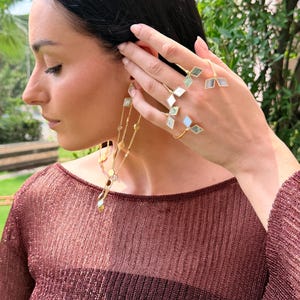 Indo western statement hand accessory
Handmade gold tone palm bracelet
Joyas De metal