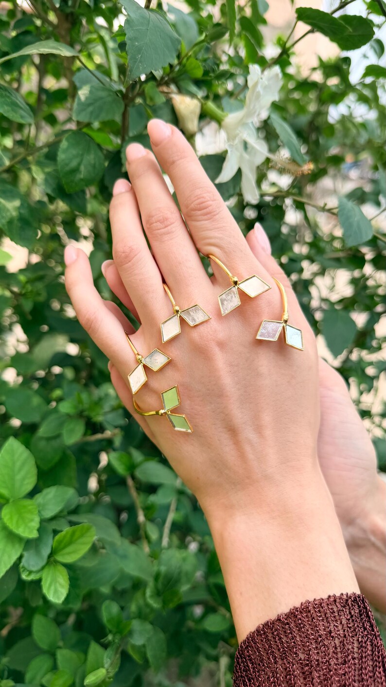 Statement boho palm jewelry for women
Adjustable artisan brass hand harness
Joyas De metal