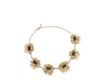 Conjunto de collar gargantilla con espejos y pulsera con flecos de monedas de oro, estilo bohemio étnico, ideal para festivales y bodas tribales indias.