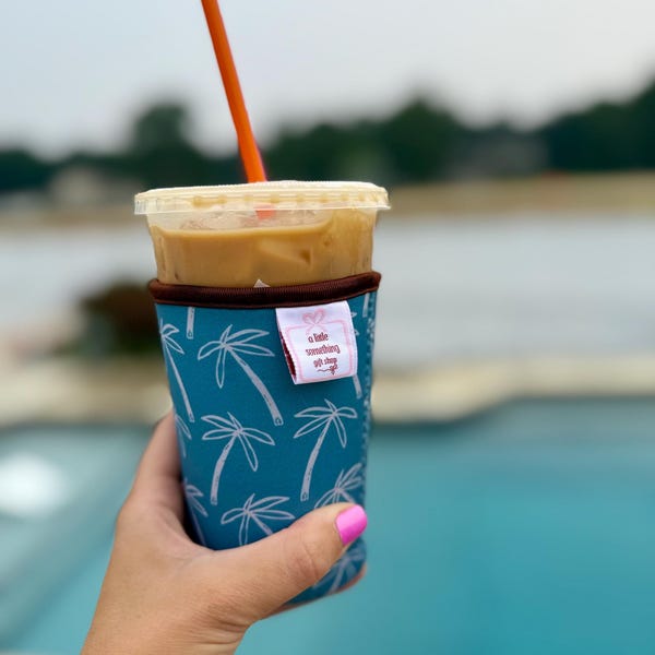 Green Palm Trees Coffee Sleeve – Medium (22–24 oz)