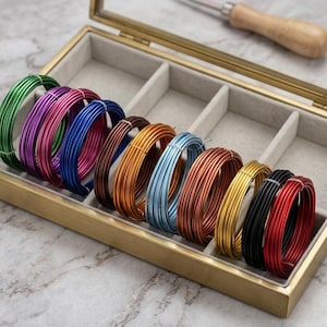 Alambre de aluminio de colores para manualidades en rollos de 2 a 10 m / Alambre metálico flexible y resistente al deslustre para la fabricación de joyas, envoltura de alambre, escultura y manualidades.