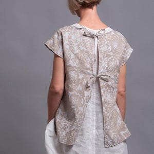 Lagenlook Linen Blouse for Women, Open Back Loose Fit Shirt, Floral Print Layering Flax Top with Back Tie, Natural Fiber Handmade Clothing