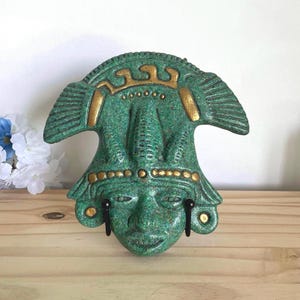 Vintage aztekisk mayastil väggmask grönguld tribal ansikte väggplakett boho mesoamerikansk inspirerad dekor