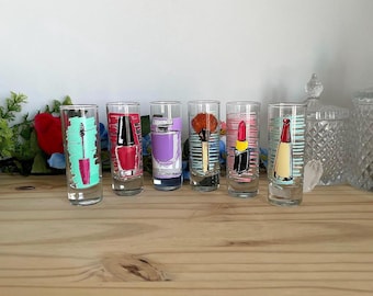 Juego de vasos de chupito de maquillaje vintage con temática de esmalte de uñas y pintalabios. Juego de 6 vasos.