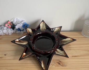 Cenicero vintage Pfaltzgraff USA con forma de estrella, de cerámica marrón con esmalte de goteo y diseño de rayos de sol. Decoración retro.
