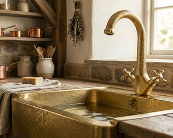 Nielakierowany mosiężny kran mostkowy, ręcznie kuta wylewka typu „gęsia szyja”, uchwyty krzyżowe, niestandardowe akcesoria kuchenne
