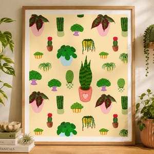 Op de afbeelding: Een ingelijste kunstdruk met een herhalend patroon van diverse potplanten op een lichtgele achtergrond. De illustratie bevat cactussen, sansevieria's en groen blad in kleurrijke potten met hartjes- en ruitpatronen.