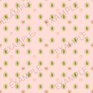 Op de afbeelding: Een lichtroze herhalend patroon met kleine ovale kaders met groene centra en rode bloemillustraties, afgewisseld met kleine rode hartjes omringd door groene blaadjes. Het woord EXAMPLE staat diagonaal over de afbeelding gedrukt.