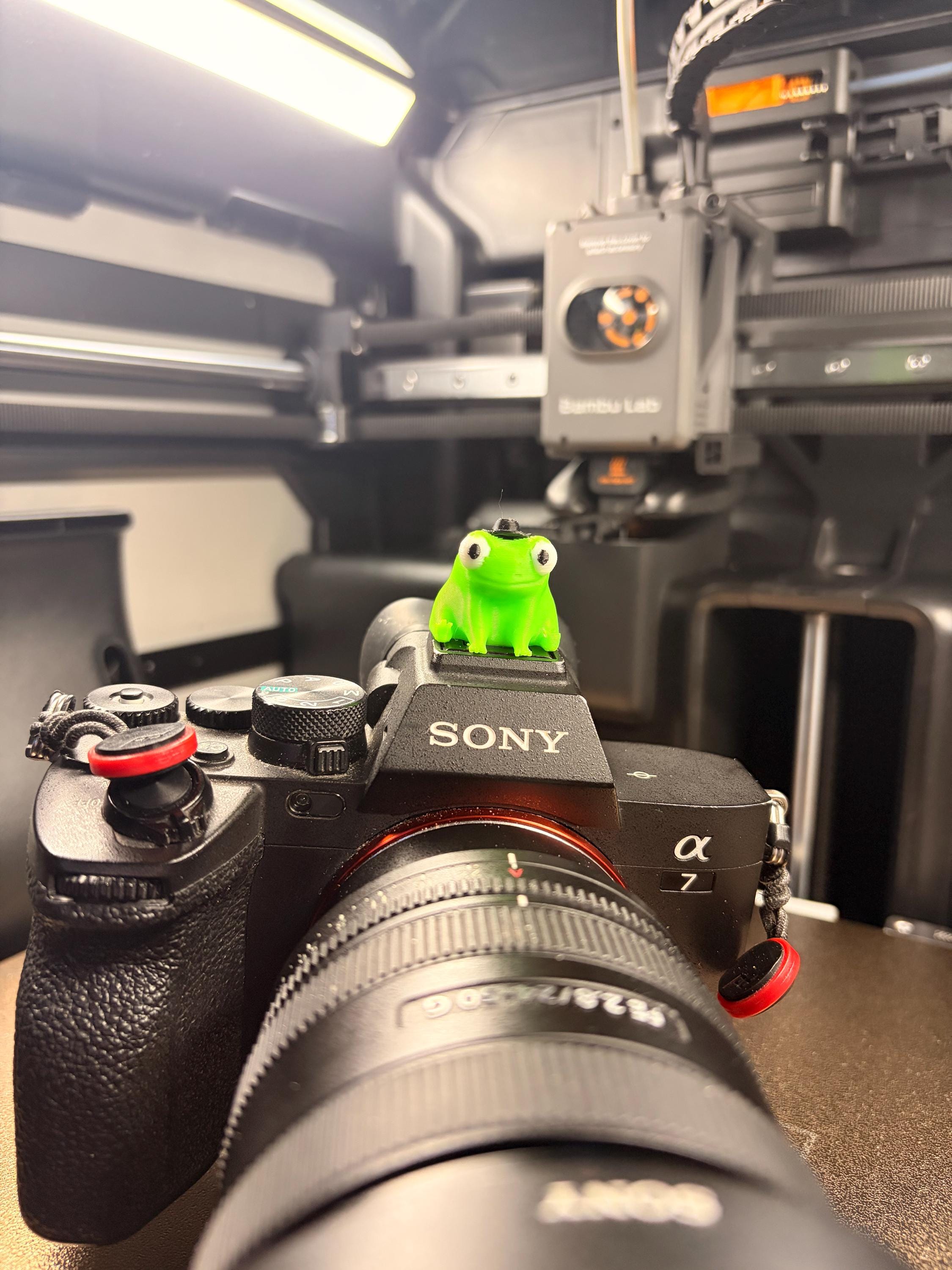 thumbnail image 2 of Foto&Tech 2-in-1 Hot Shoe Cover With Bubble Level – For Sony Alpha & Minolta Maxxum SLR Cameras 2 of 3