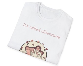 Se llama Cliterature Tee