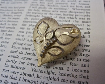 Vintage 50s Heart Scarf Clip or Brooch, Gold Tone Rosebud Rhinestones