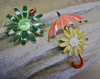 JJ Daisy Brooch CHOICE of 1 Yellow Enamel Daisy Umbrella OR Green Enamel Daisy and Ladybug 70s Collectible A Little Chippy Shabby Chic As Is