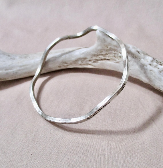 Vintage Sterling Silver Bangle Bracelet Stacking WAVY Stamped Design 9" Around