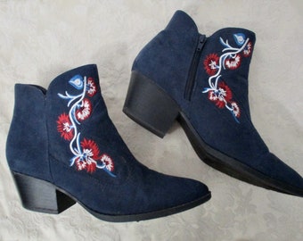 Western Booties Festival Ankle Boots SIZE 8.5 Embroidered Navy Faux Suede Like New-CARLOS SANTANA Cowboy Booties Western 2" Stacked Heels