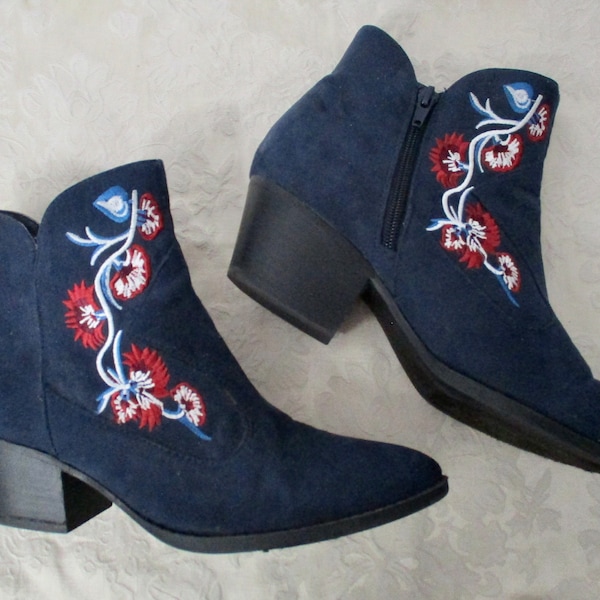 Western Booties Festival Ankle Boots SIZE 8.5 Embroidered Navy Faux Suede Like New-CARLOS SANTANA Cowboy Booties Western 2" Stacked Heels