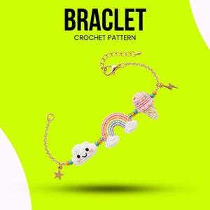 Puede incluir: Una pulsera dorada con abalorios de ganchillo de arcoíris, nube y cono de helado. La pulsera tiene un charm de estrella y rayo. Las palabras "BRACELET CROCHET PATTERN" están en texto negro en la parte superior.