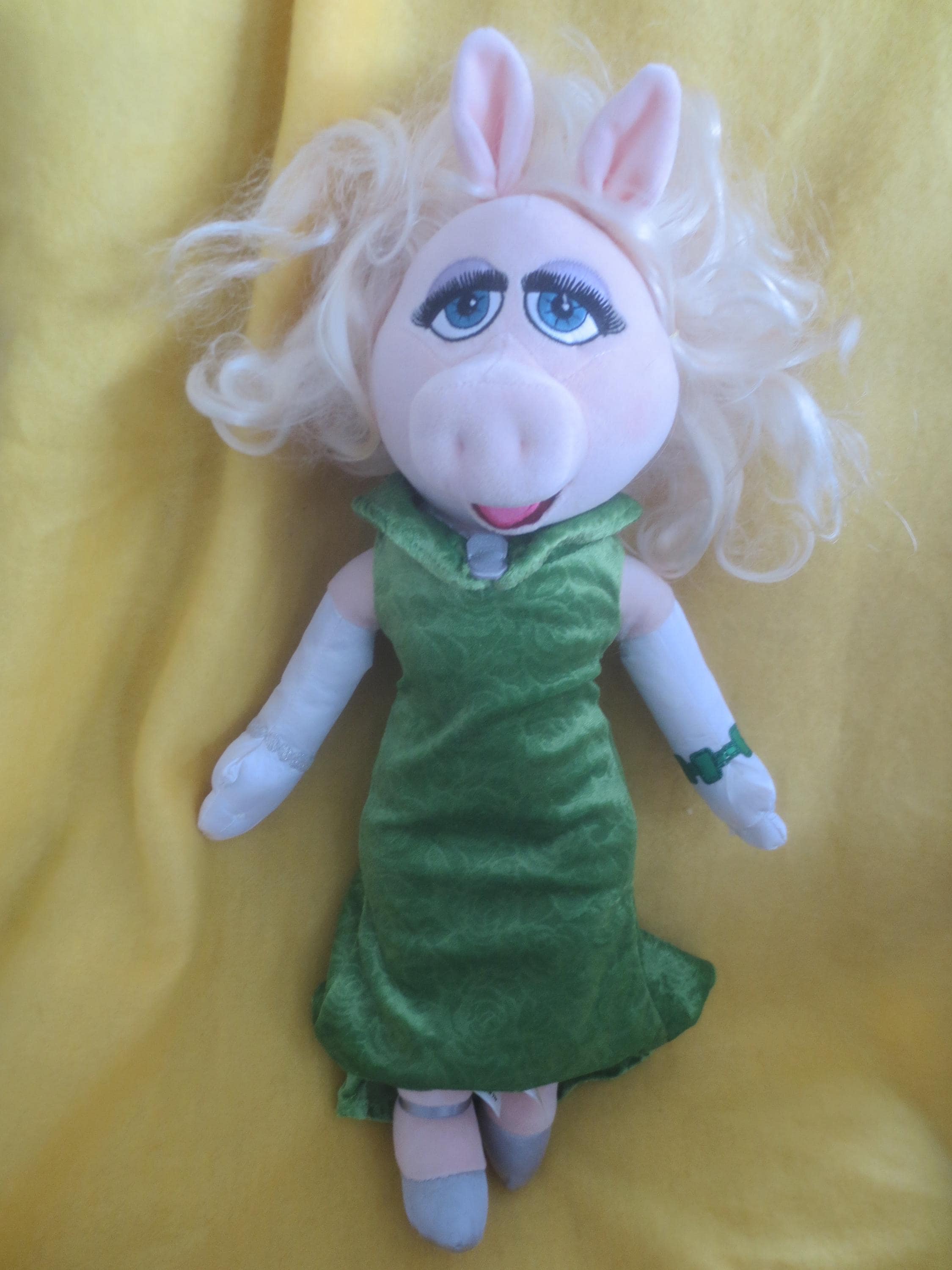 miss piggy green dress BRETTA SWEETHEART TWIST CUT OUT PUFF SLEEVE MAXI DRESS main image 0