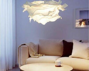 Lámpara colgante de techo con forma de flor Krusning de IKEA.