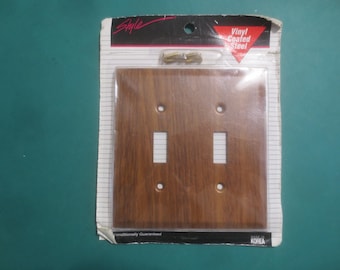 Brand New Vinyl Coated Steel Faux Wood Grain Double Toggle Light Swtch Cover Plate