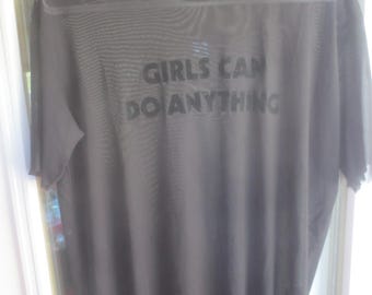 Top de manga corta de malla fina estilo retro para chicas que saben hacer cualquier cosa - Talla pequeña.