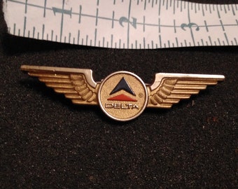 United Airlines Plastic Wings Lapel Pin Pinback Gold Tone Color Pilot Stewardess