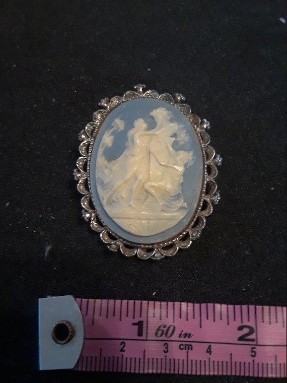 Vintage gerrys cameo antique pin brooch p9