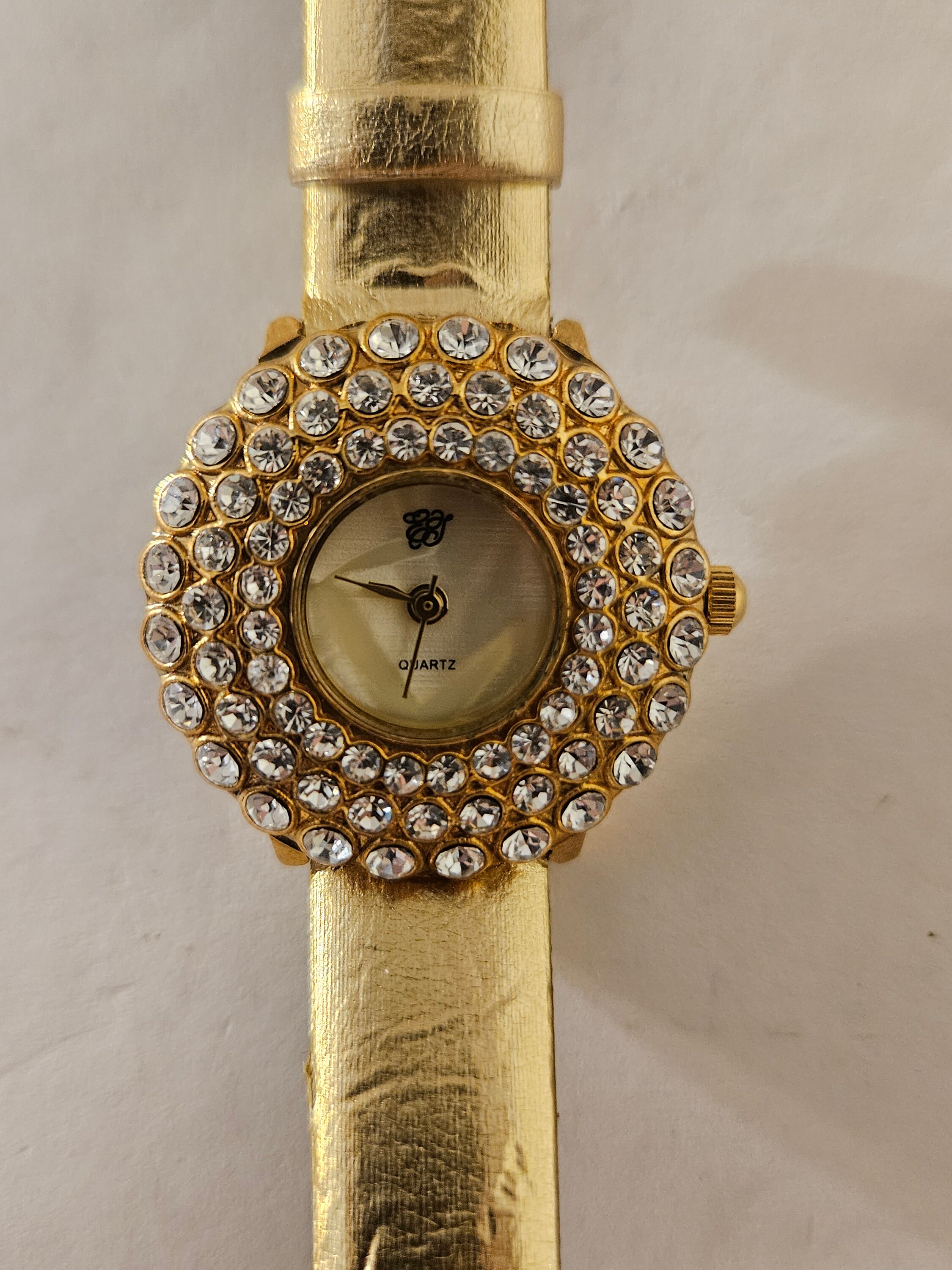 Vintage ELIZABETH TAYLOR White Diamonds Gold Tone Rhinestone  display picture 1