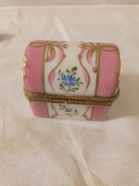 Vintage Limoge Paris Style Pink Trunk Trinket Box… - image 3