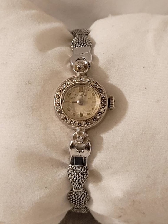 Bulova l4 online ladies watch
