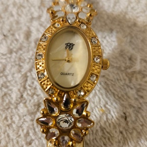 Vintage ELIZABETH TAYLOR White Diamonds Gold Tone Rhinestone  display picture 2