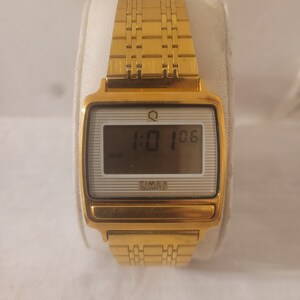 Unisex Vintage 80's DIGITAL Ultra Slim Watch TIMEX Q 