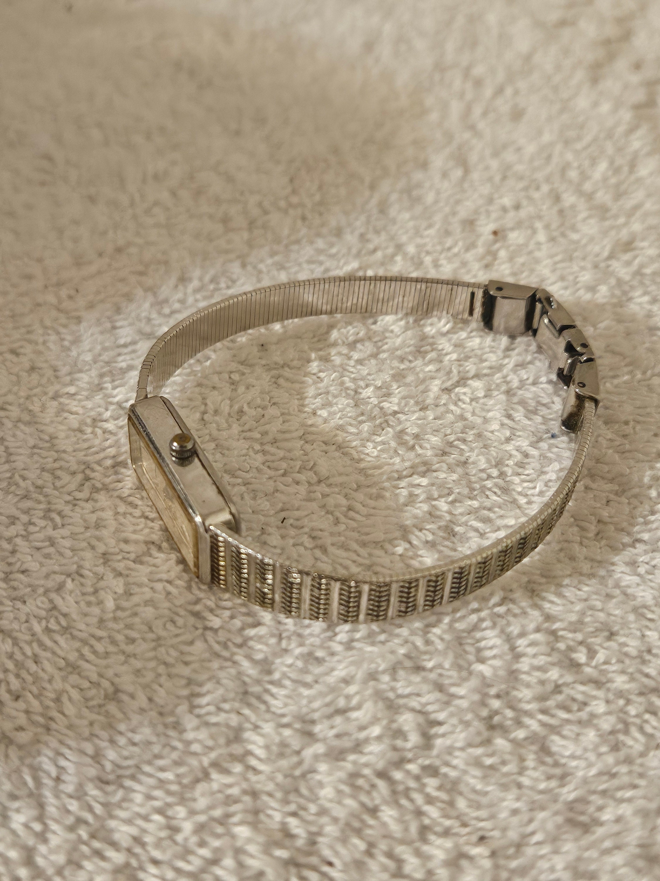 Vintage Hamilton Quartz Silver Tone Mesh-band Silver-dial  display picture 2
