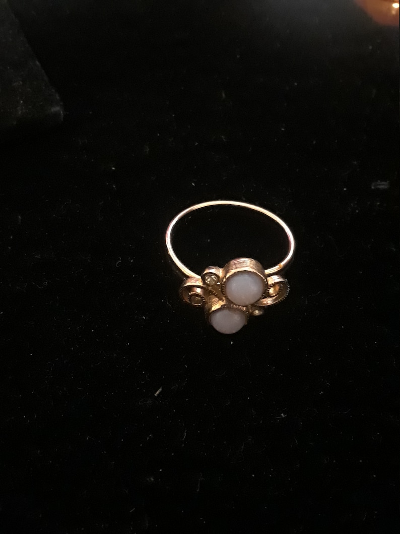 Sarah Coventry gold tone green opal adjustable womans ring