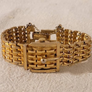 Vintage Coro gold tone belt buckle woman ladies wrist watch wind up