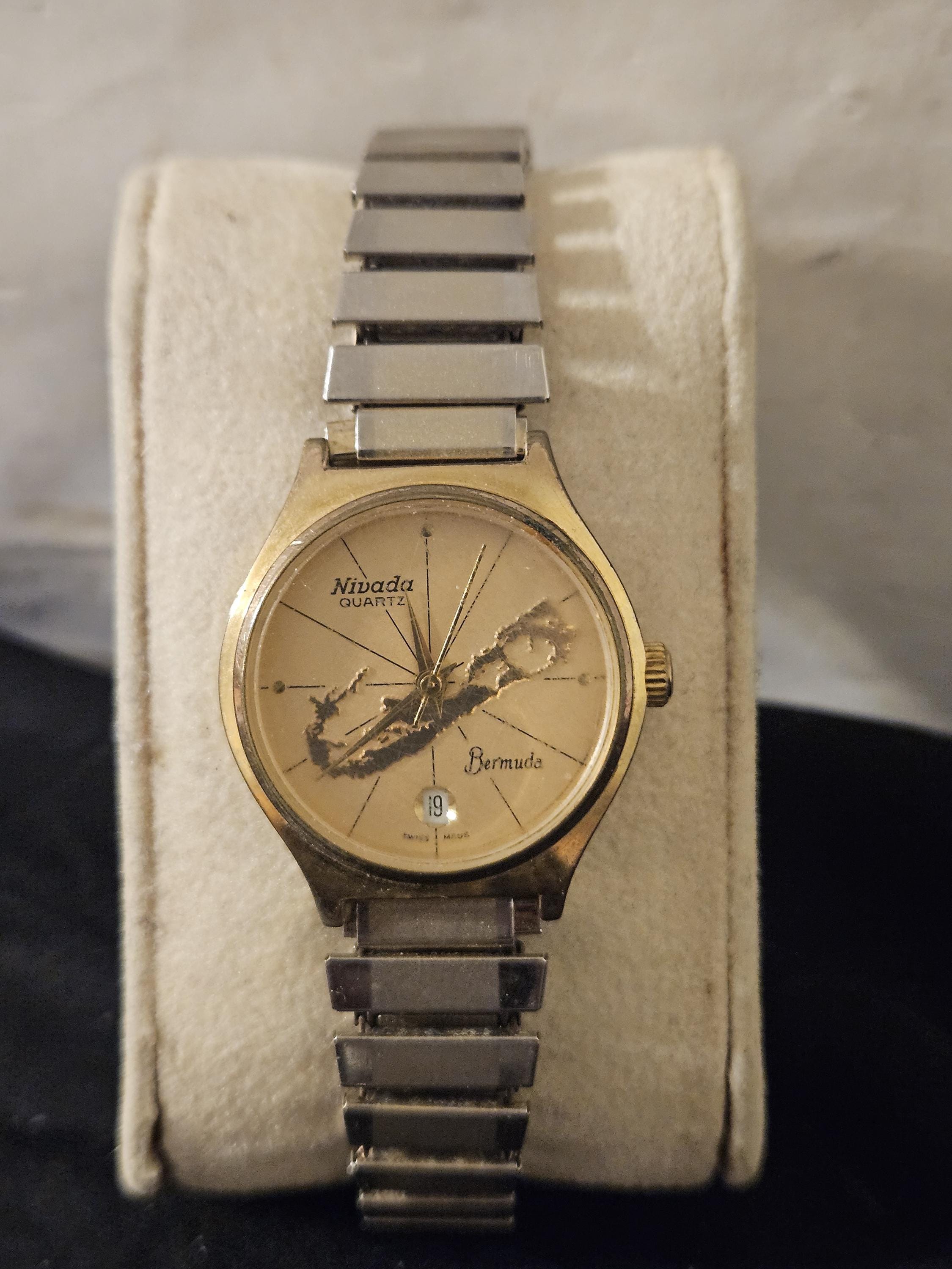 nivada ニバダ Bermuda クォーツ腕時計 A678 Nivada Bermuda Baby Whale Quartz Watch: Swiss Made Gold Tone - Etsy