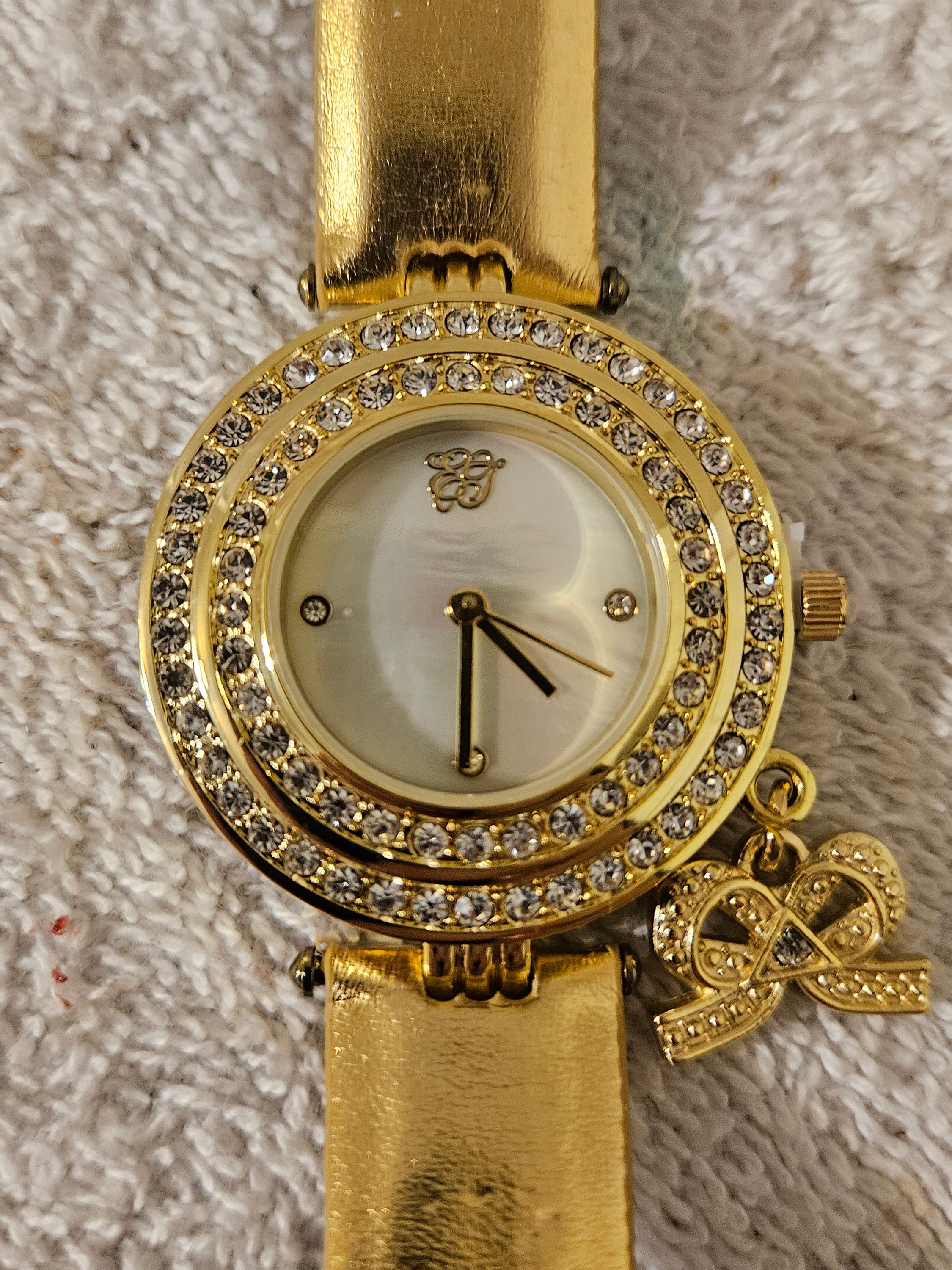 Vintage ELIZABETH TAYLOR White Diamonds Gold Tone Rhinestone  display picture 3