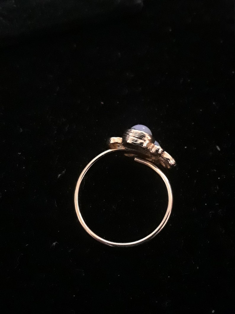 Sarah Coventry gold tone green opal adjustable womans ring
