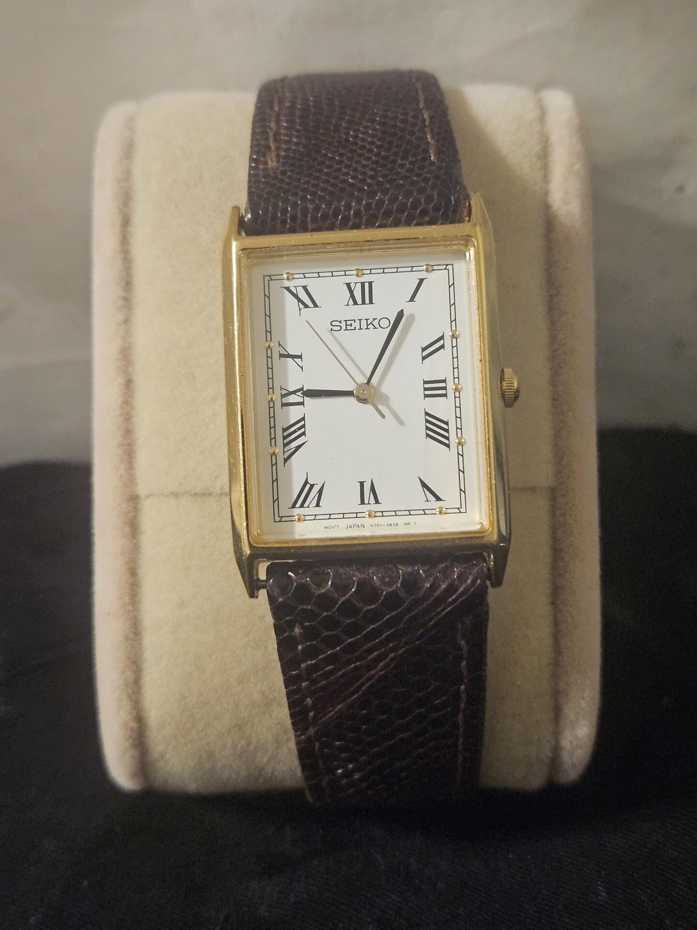 Vintage Seiko SX Tank Quartz Watch Unisex Gold Tone Black Dial V701-5G20 Vintage Seiko V701 5J00 Black Dial Men Quartz Watch Japan  main image 3