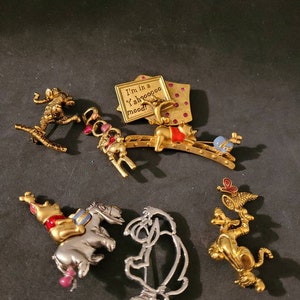 Disney large lot 7  gold tone winnie the pooh tigger piglet eeyore pin broch lot p44